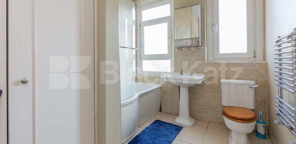 			HUGE 3 BED WITHIN A MANSION BLOCK!, 3 Bedroom, 1 bath, 1 reception Flat			 Morgan Road, Holloway 